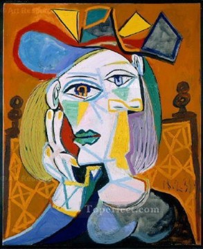 Pablo Picasso Painting - Mujer sentada con sombrero 1 1939 Pablo Picasso